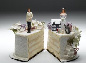 wedding cake cut in half with bride and groom on either side